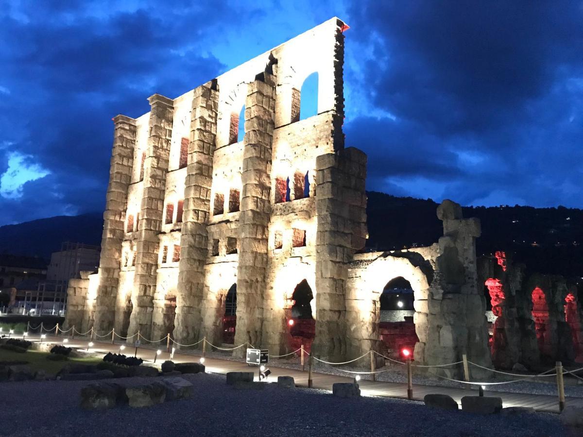 Au Coin Du Chateau Châtillon Exterior foto